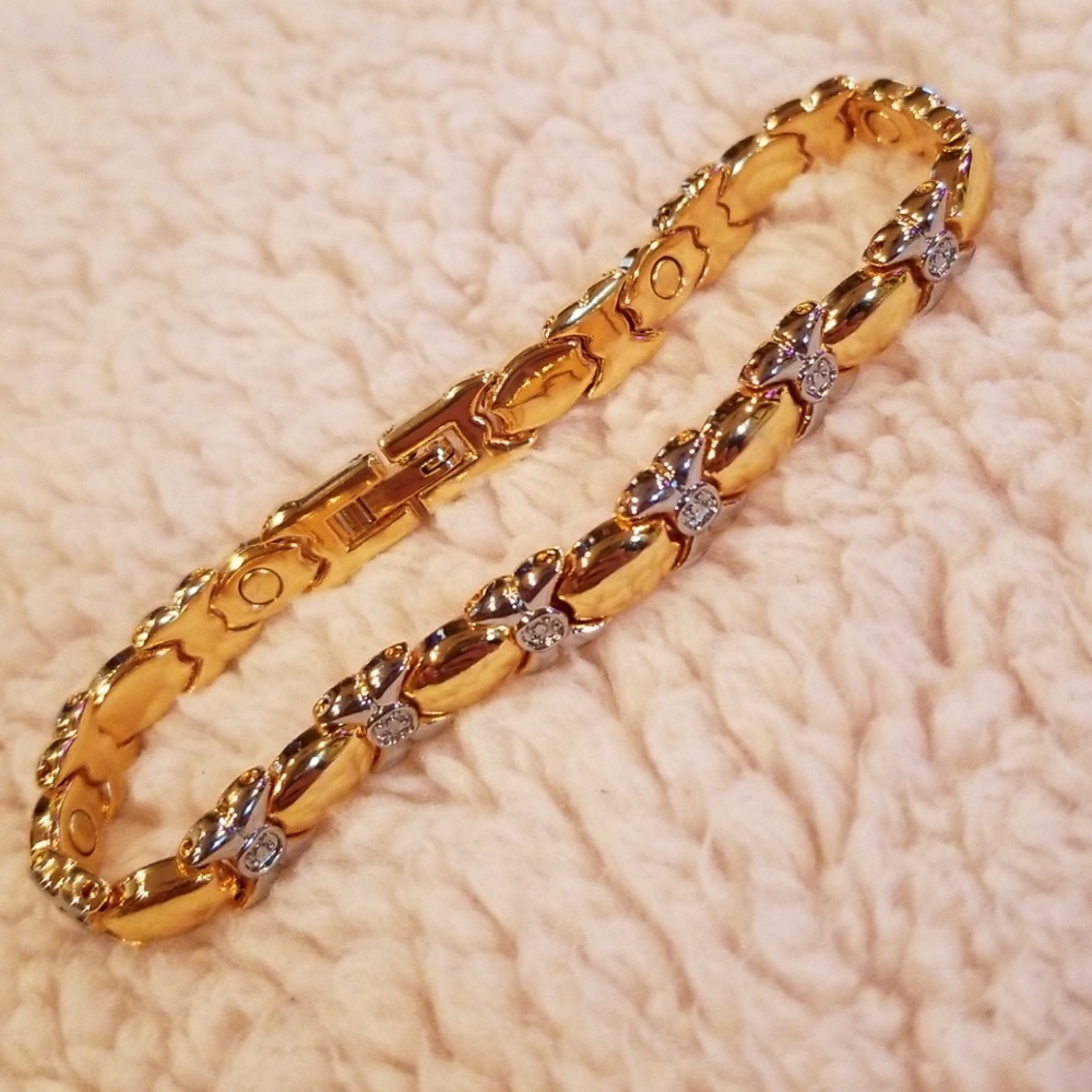 Xo magnet therapy bracelet
